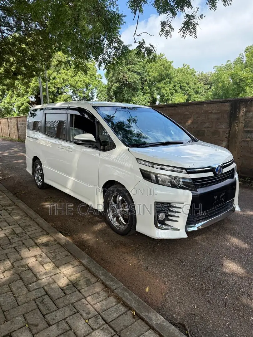 Toyota Voxy 2014 White