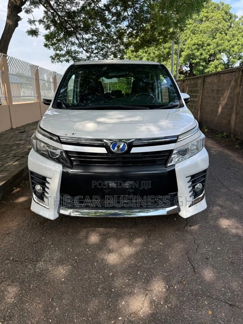 Toyota Voxy 2014 White