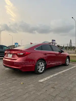 Hyundai Sonata Base Sedan FWD (2.4L 4cyl 6A) 2017 Red