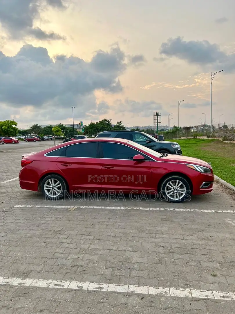 Hyundai Sonata Base Sedan FWD (2.4L 4cyl 6A) 2017 Red