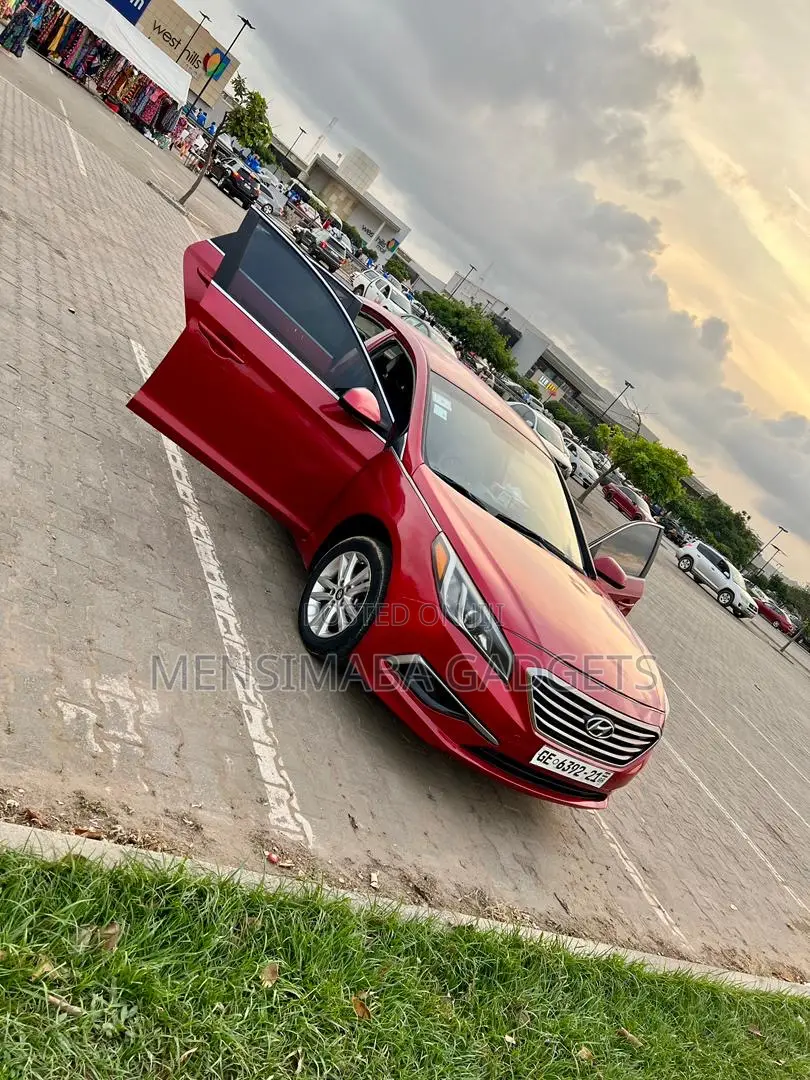 Hyundai Sonata Base Sedan FWD (2.4L 4cyl 6A) 2017 Red