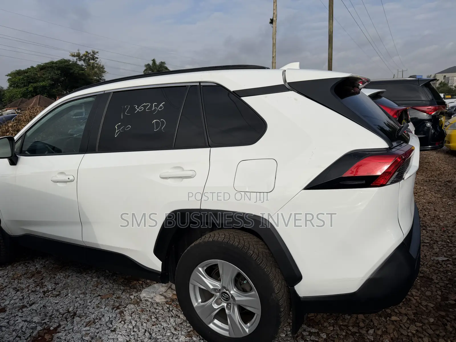 Toyota RAV4 LE 2021 White