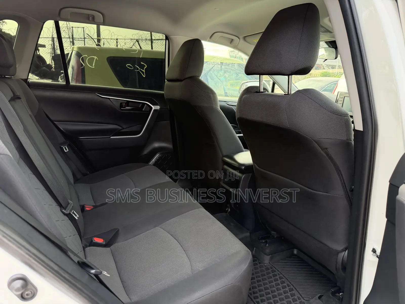 Toyota RAV4 LE 2021 White
