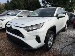 Toyota RAV4 LE 2021 White