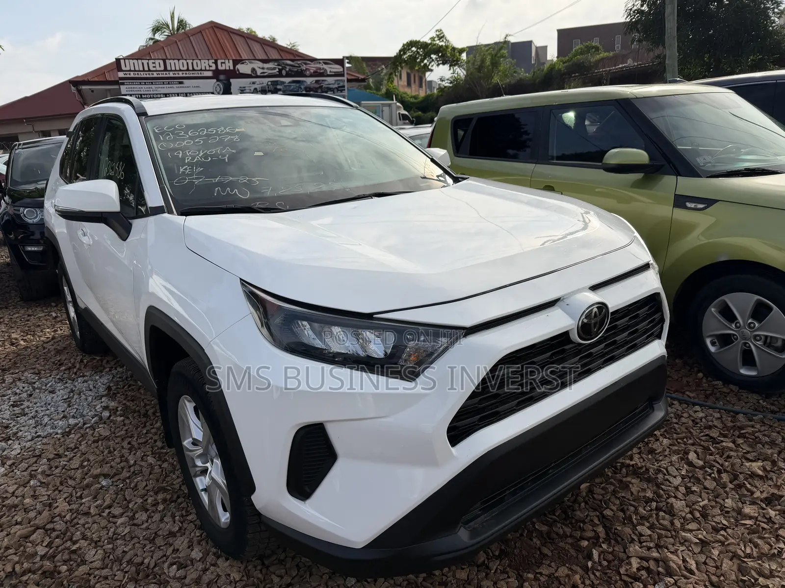 Toyota RAV4 LE 2021 White