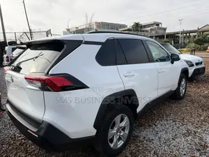Toyota RAV4 LE 2021 White