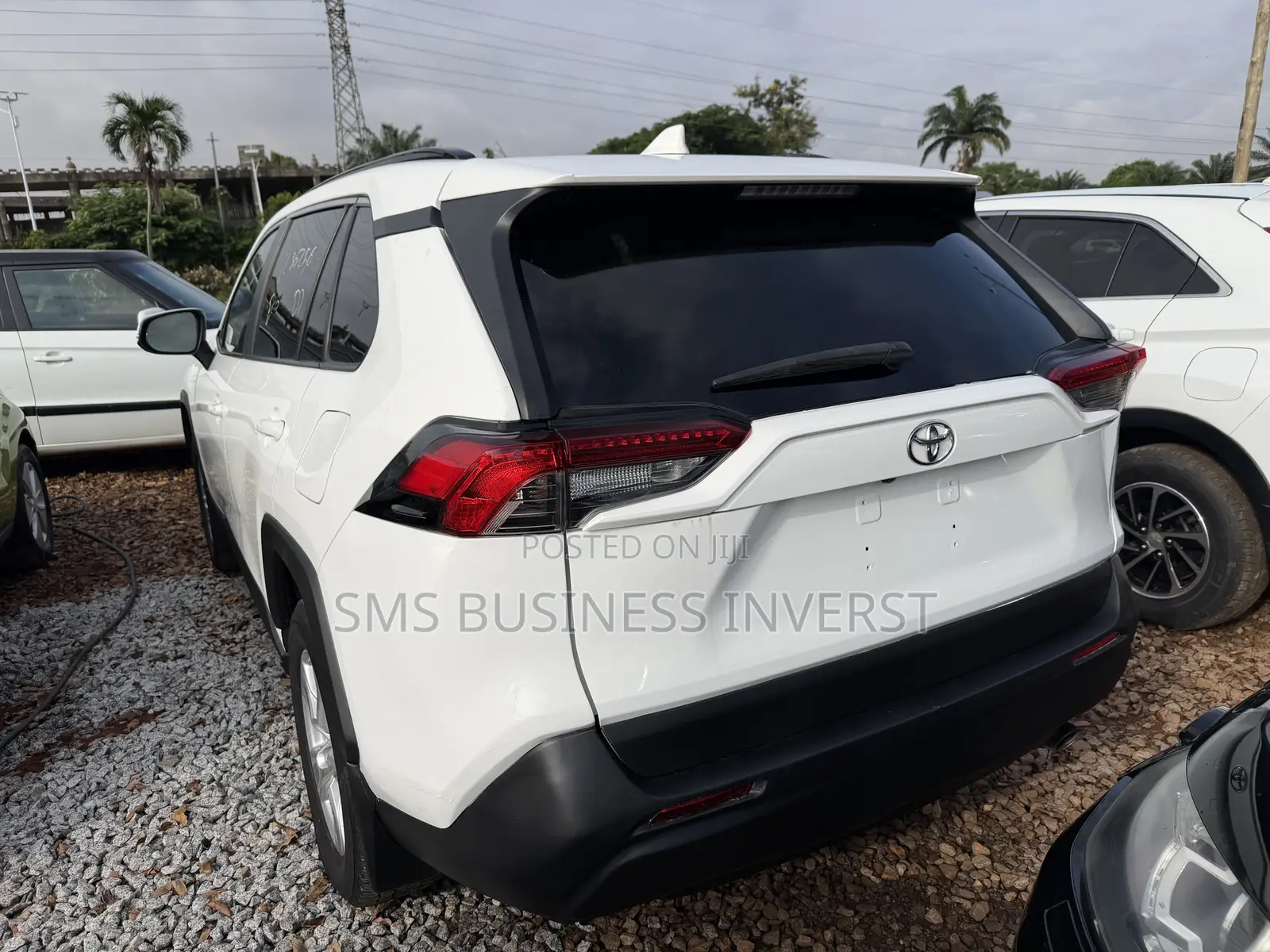 Toyota RAV4 LE 2021 White