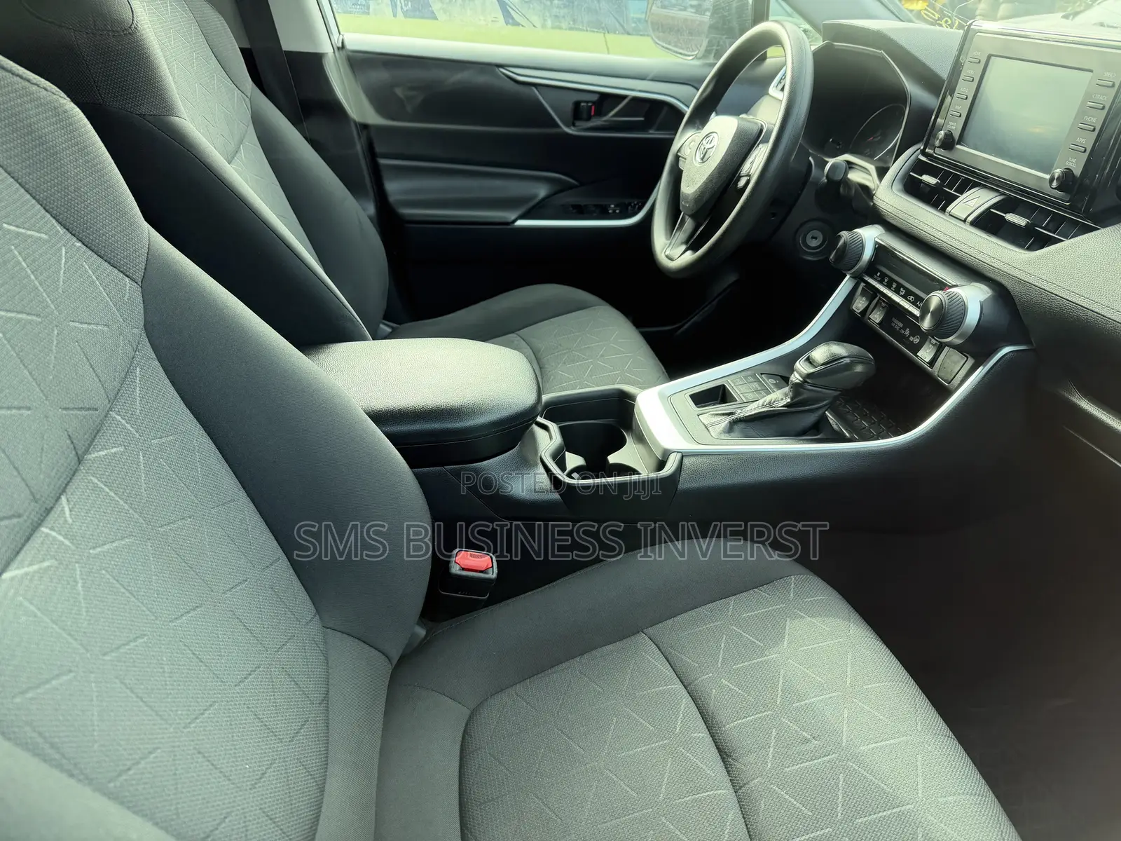Toyota RAV4 LE 2021 White