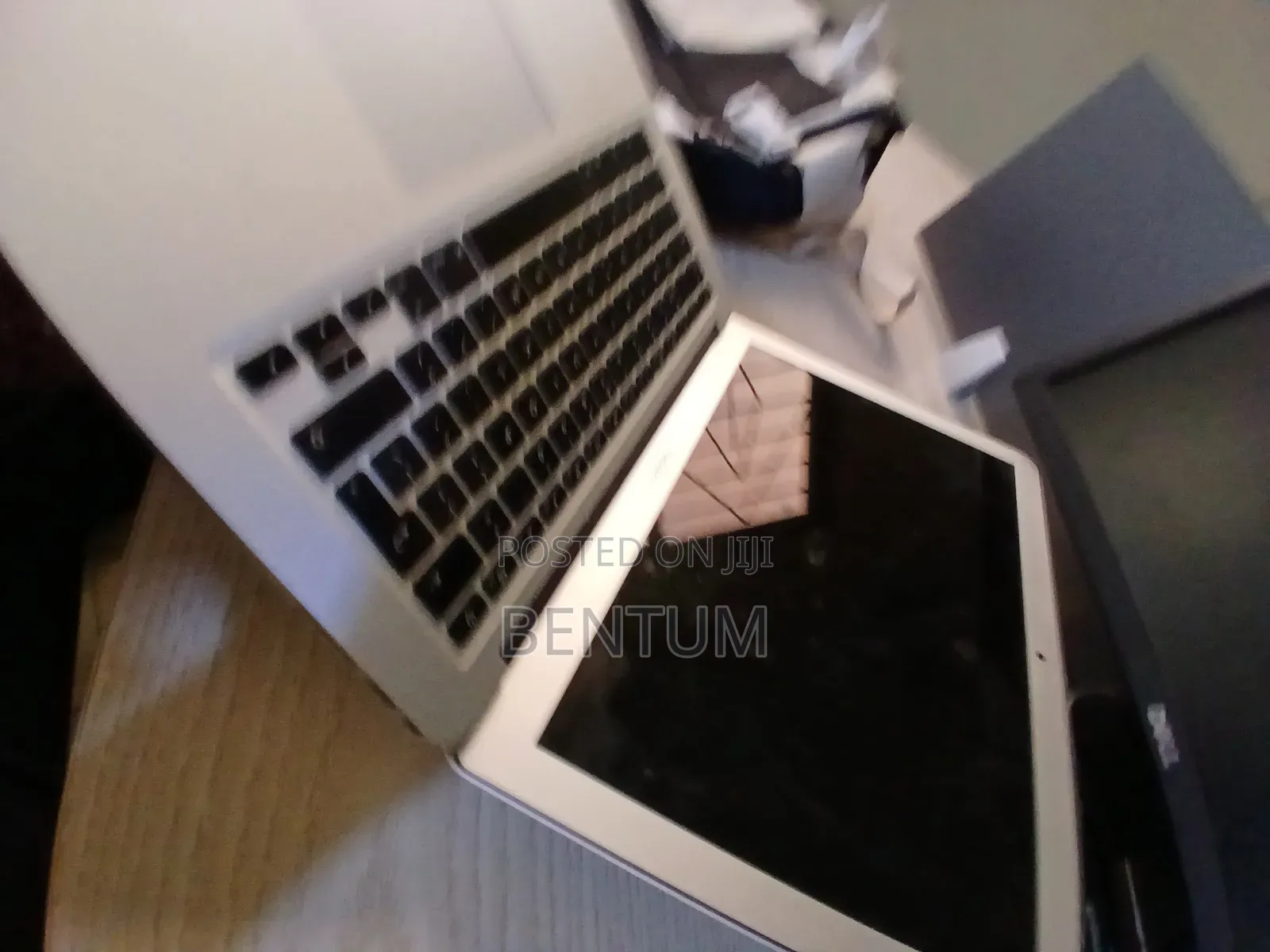 New Laptop Apple MacBook 2015 8GB Intel Core i5 SSD 256GB