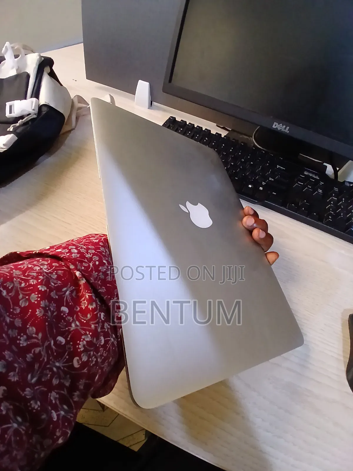 New Laptop Apple MacBook 2015 8GB Intel Core i5 SSD 256GB