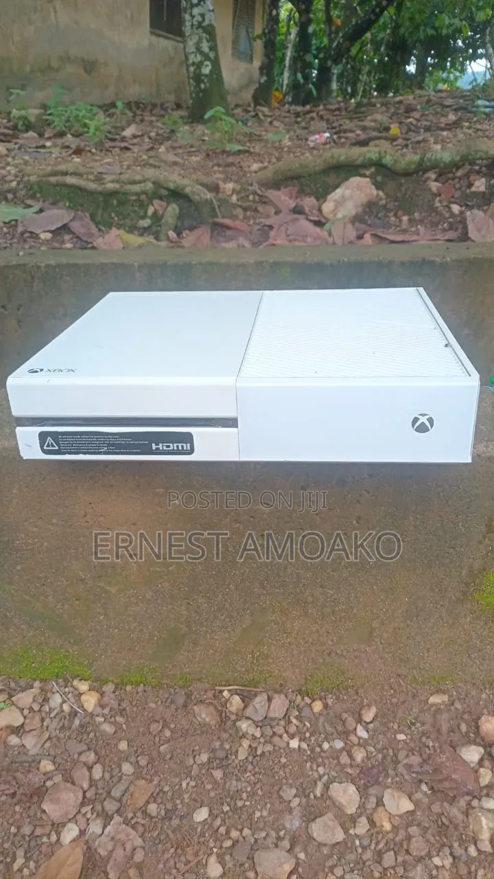 Xbox One Console With Fc26 Update and One Controller