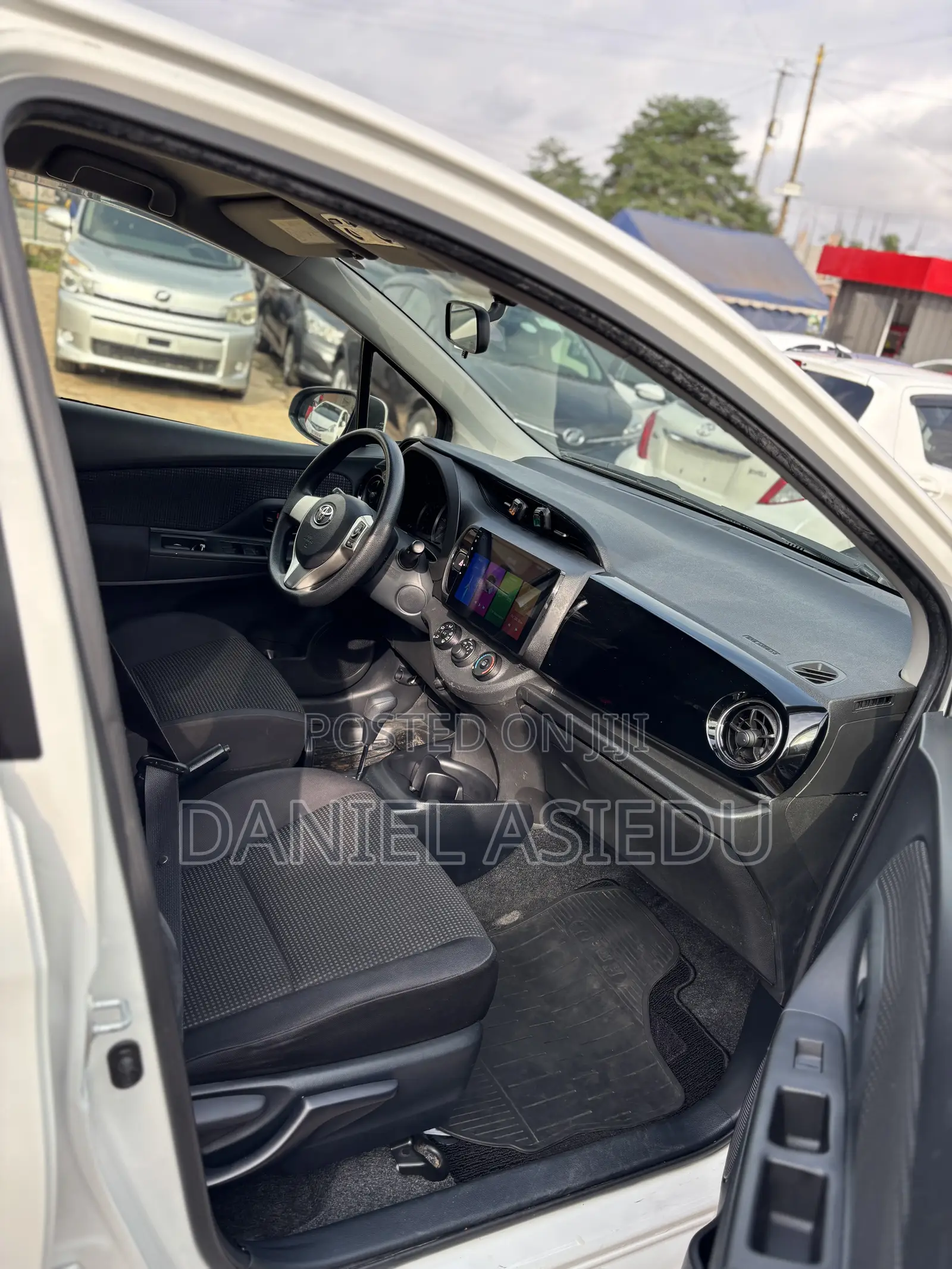 Toyota Vitz 1.3 AWD 3dr 2015 White