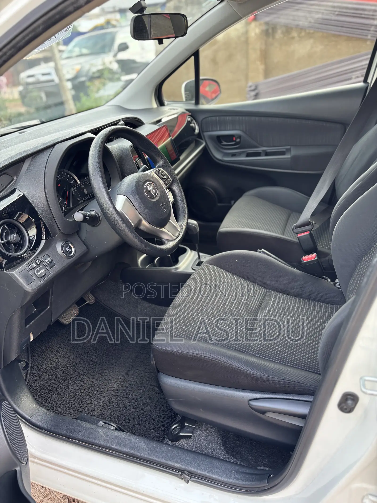 Toyota Vitz 1.3 AWD 3dr 2015 White