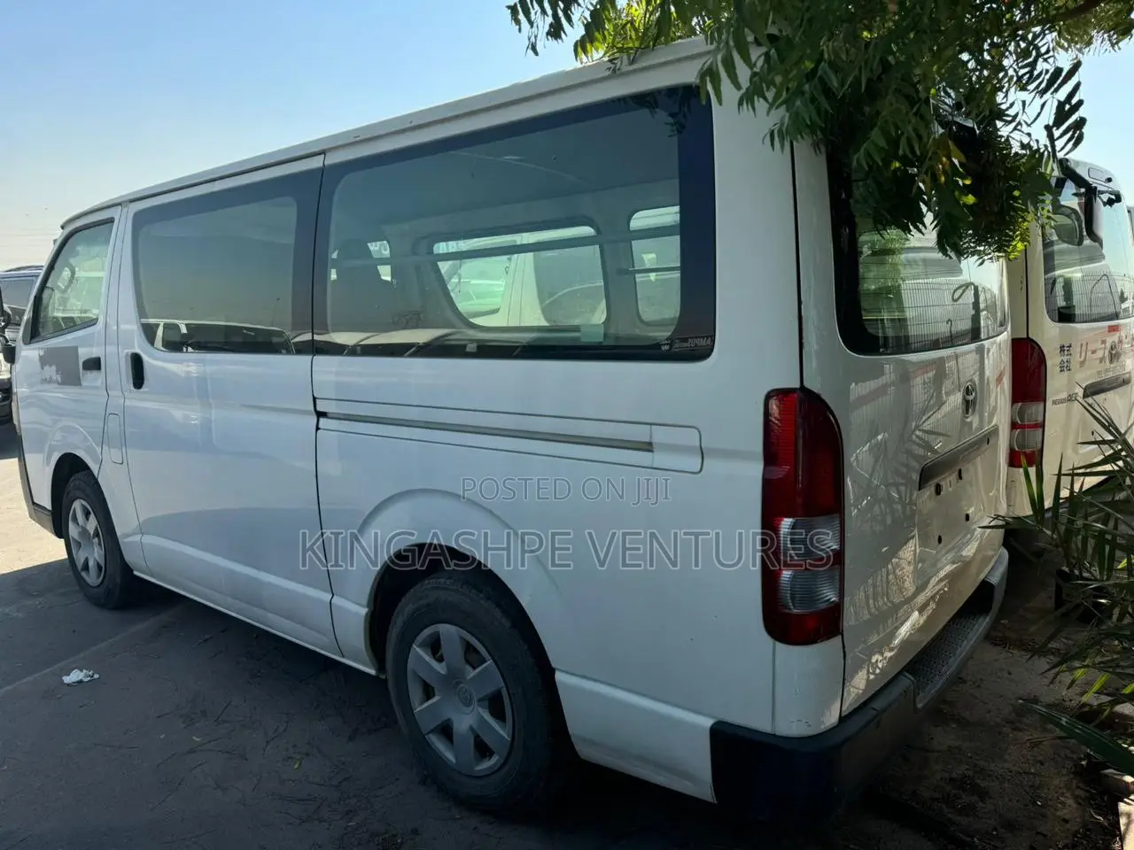 Toyota HiAce 2011 White