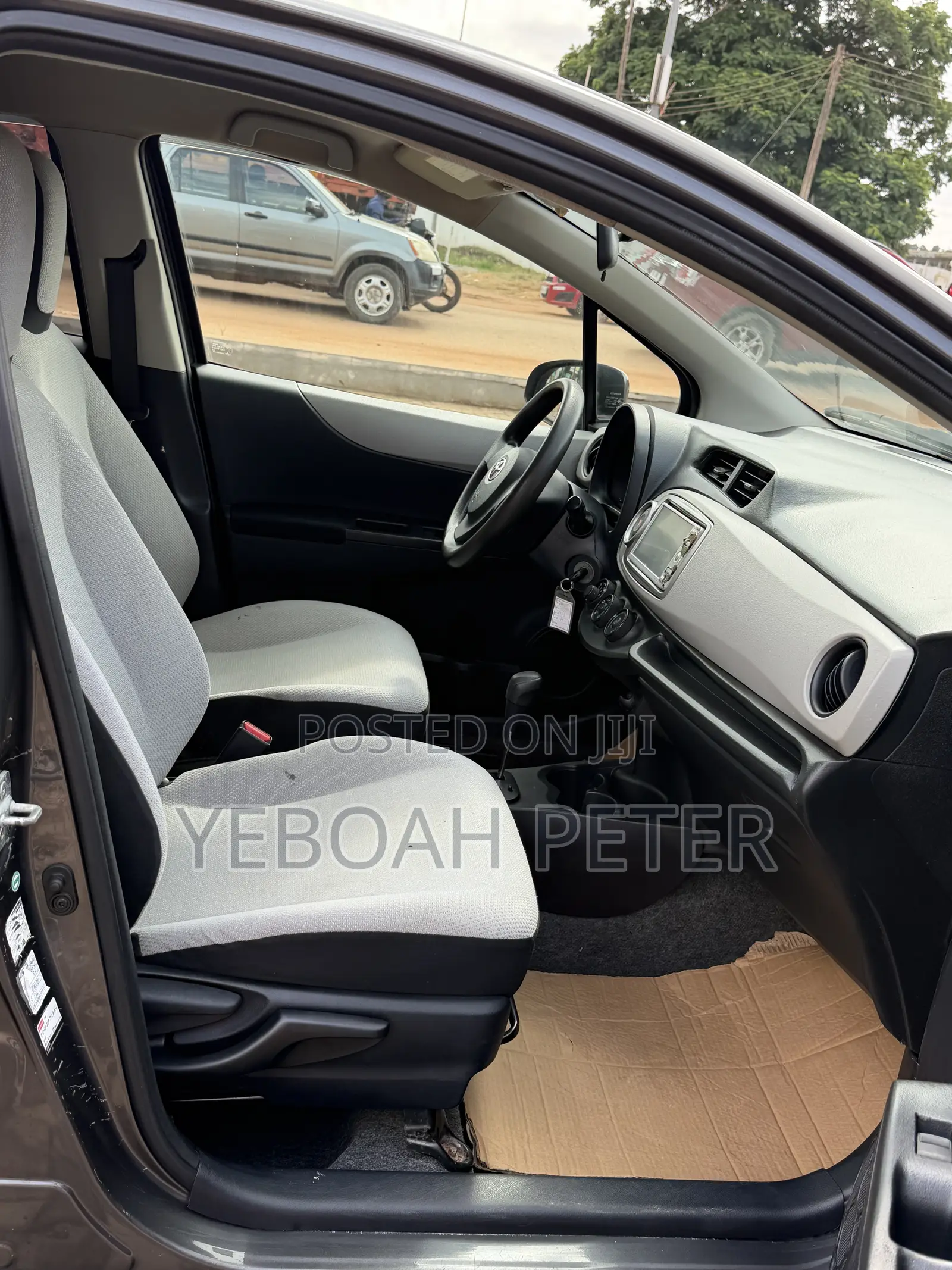 Toyota Vitz 2012 Gray