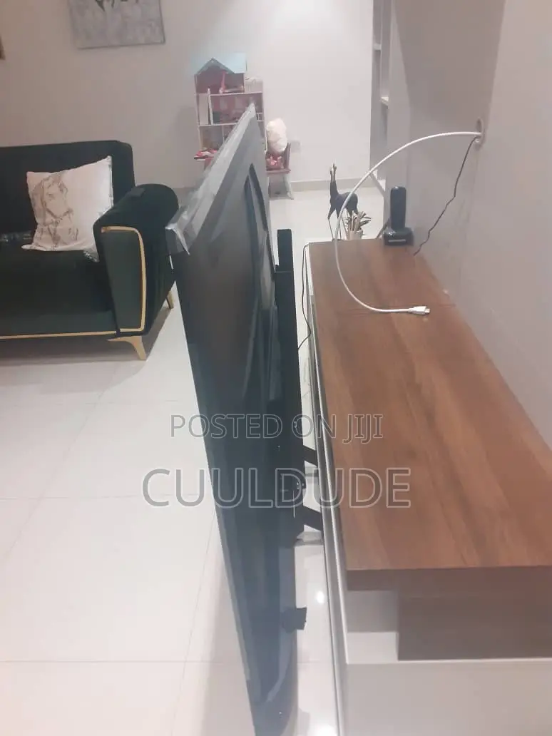 Slightly Used 2025 TCL 75” Google Tv Comes With a Box