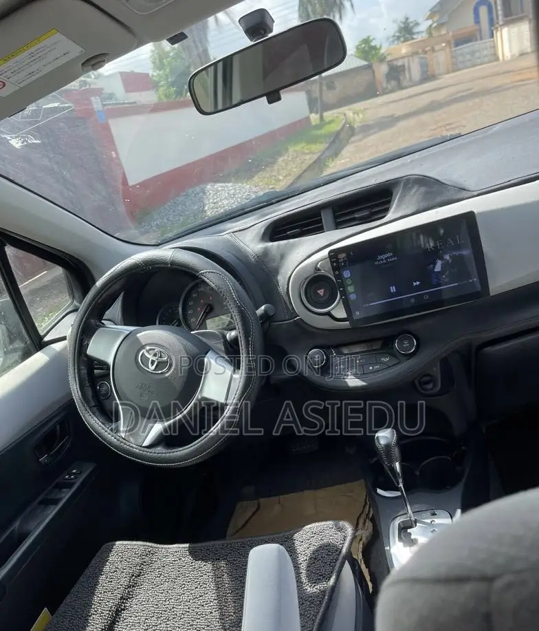 Toyota Vitz 1.3 AWD 3dr 2013 Silver