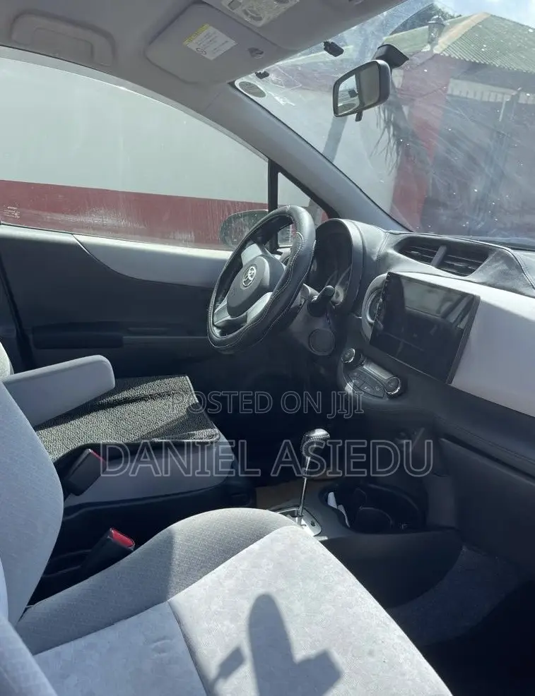 Toyota Vitz 1.3 AWD 3dr 2013 Silver