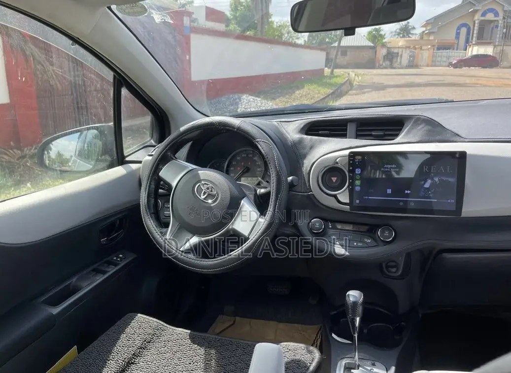 Toyota Vitz 1.3 AWD 3dr 2013 Silver