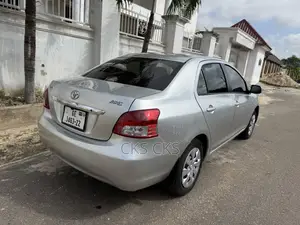 Toyota Yaris 2010 Silver
