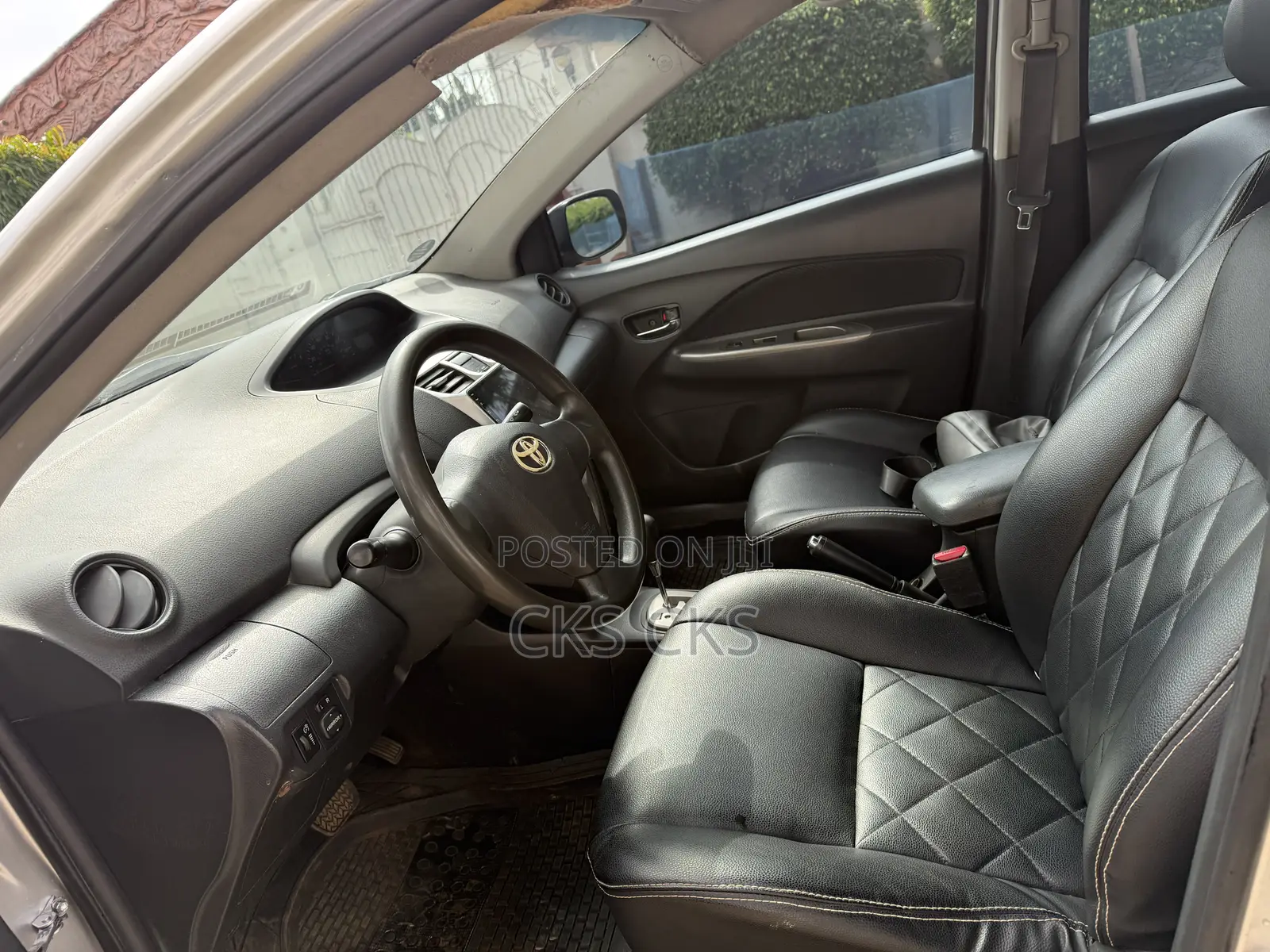 Toyota Yaris 2010 Silver
