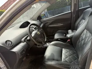 Toyota Yaris 2010 Silver