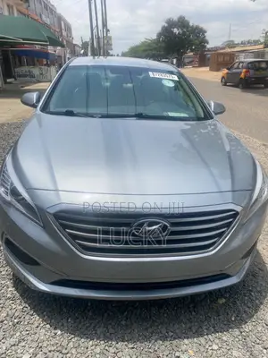 Hyundai Sonata Base Sedan FWD (2.4L 4cyl 6A) 2017 Silver