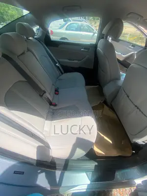 Hyundai Sonata Base Sedan FWD (2.4L 4cyl 6A) 2017 Silver