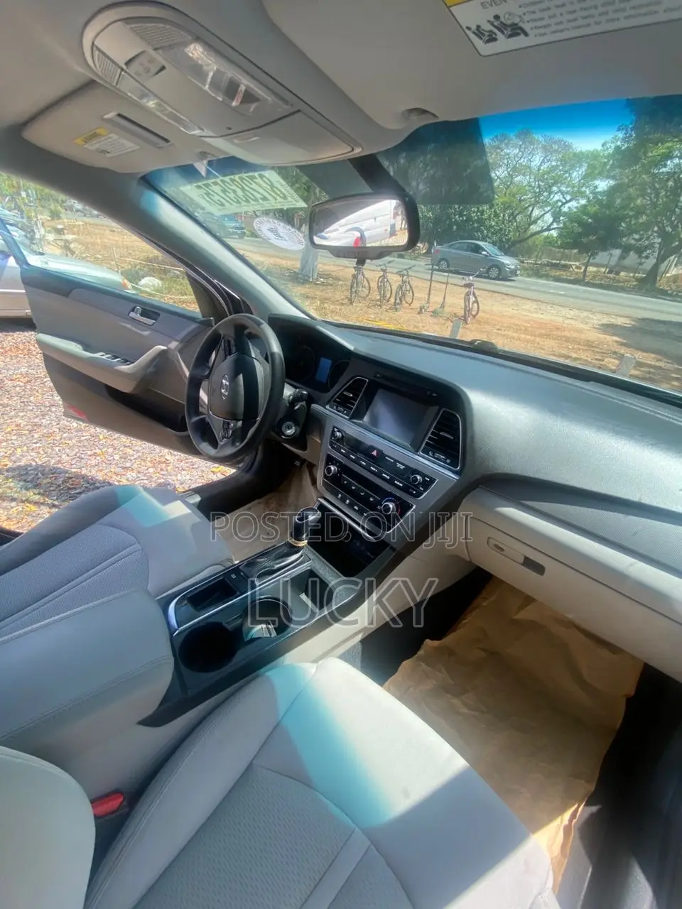 Hyundai Sonata Base Sedan FWD (2.4L 4cyl 6A) 2017 Silver