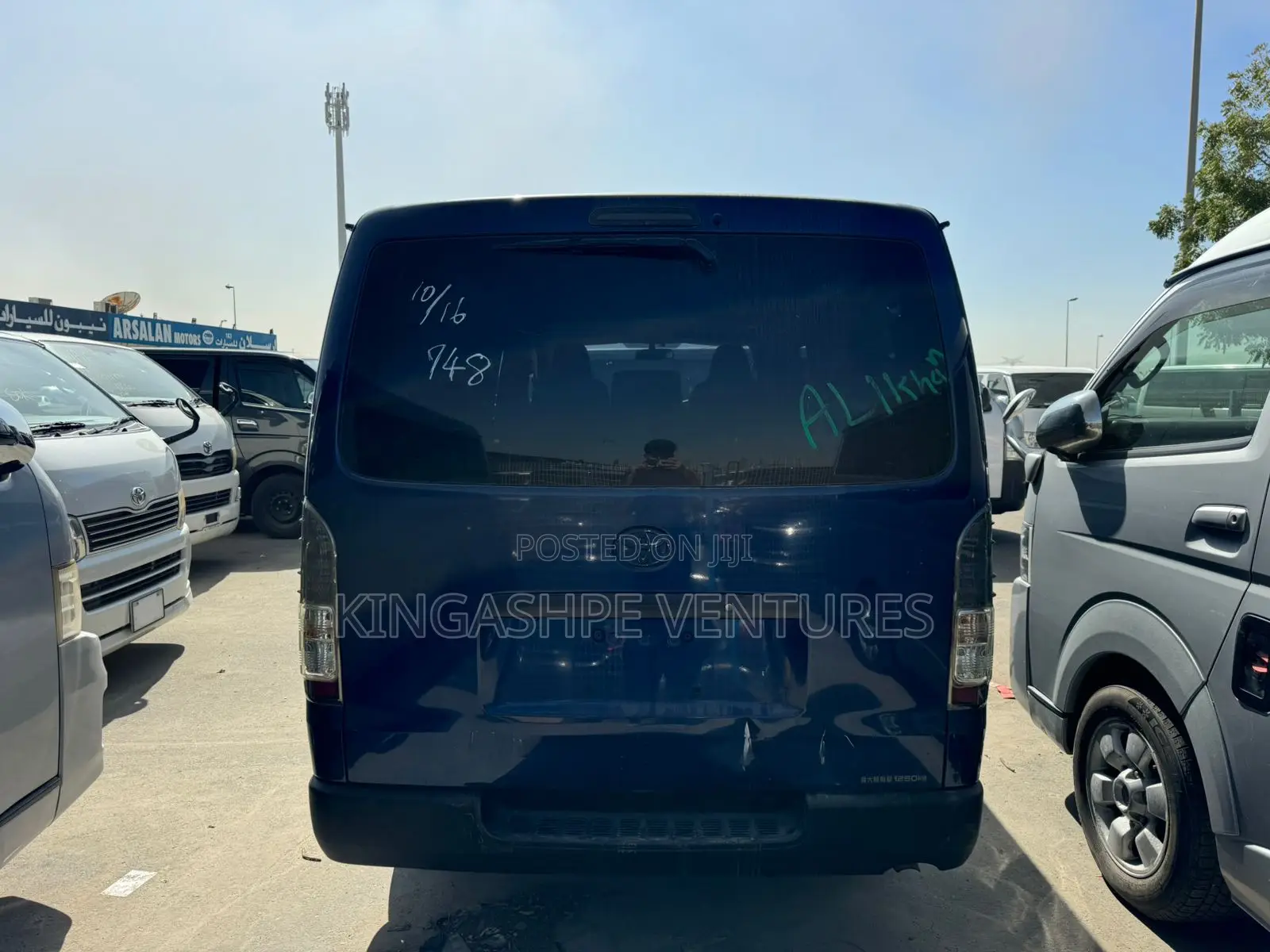 Toyota HiAce 2017 Blue