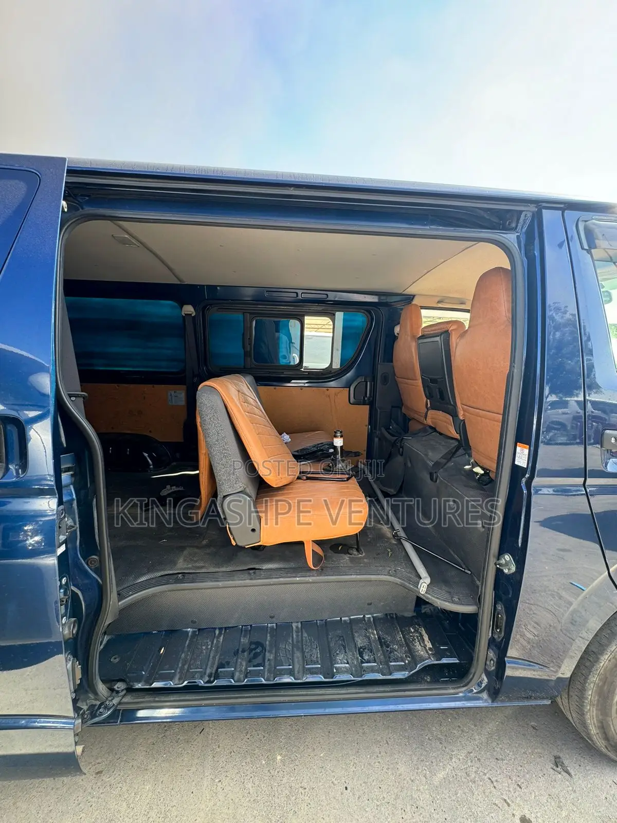 Toyota HiAce 2017 Blue