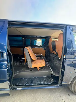 Toyota HiAce 2017 Blue