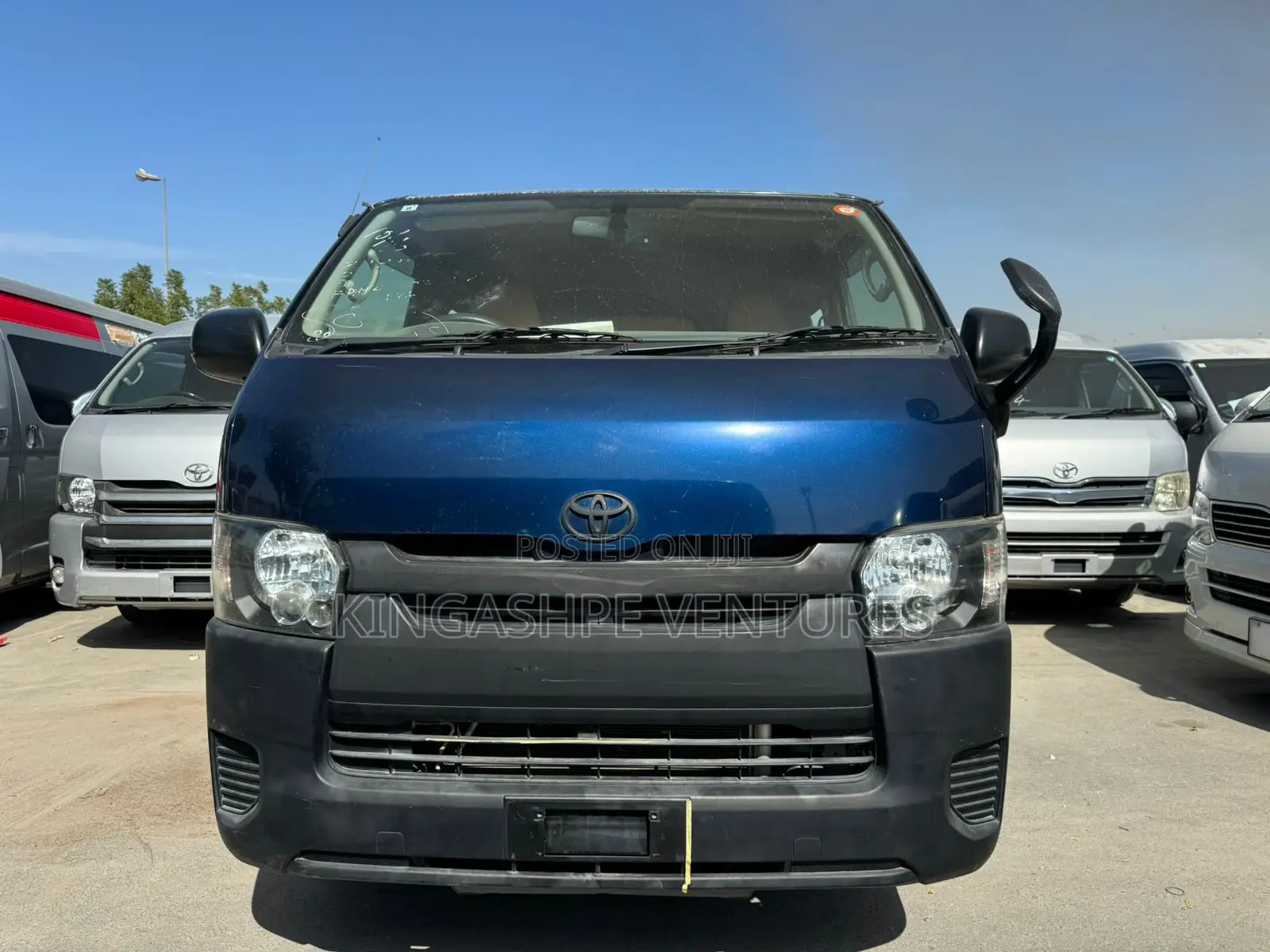 Toyota HiAce 2017 Blue