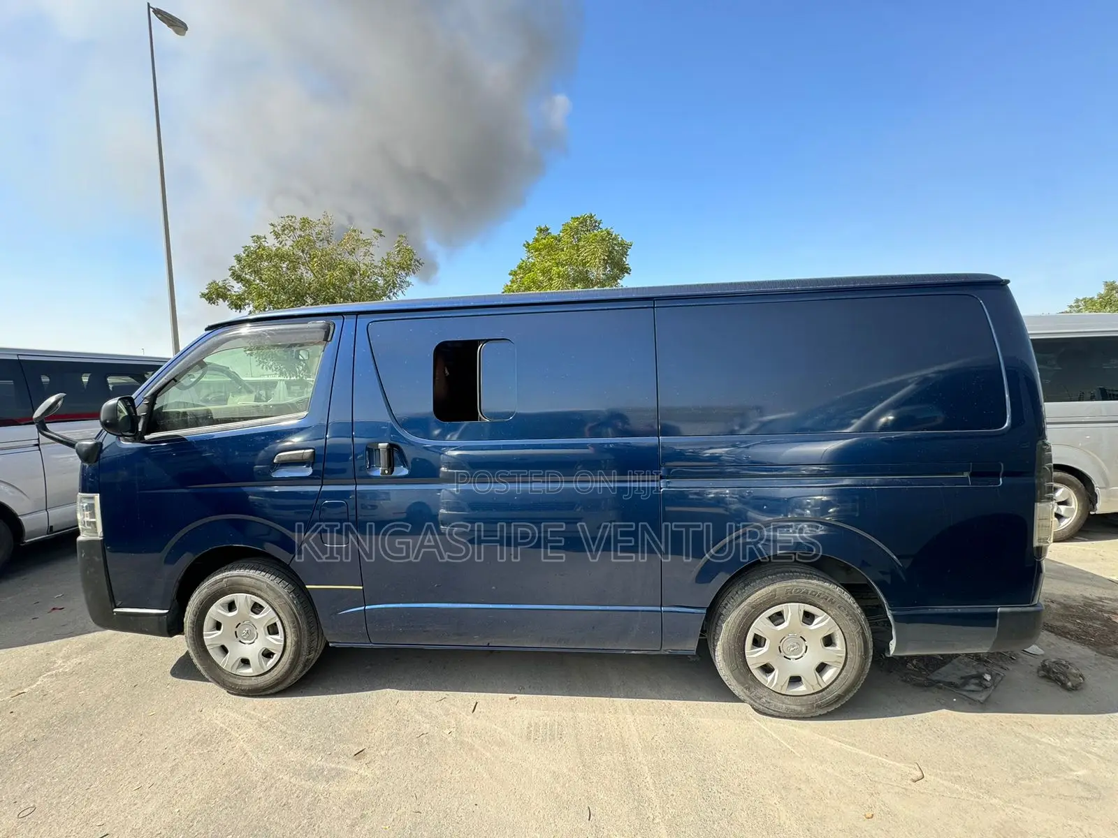 Toyota HiAce 2017 Blue