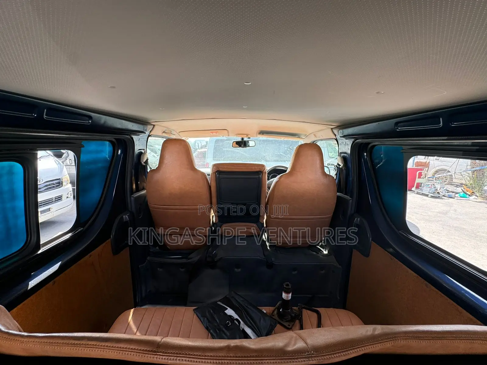 Toyota HiAce 2017 Blue