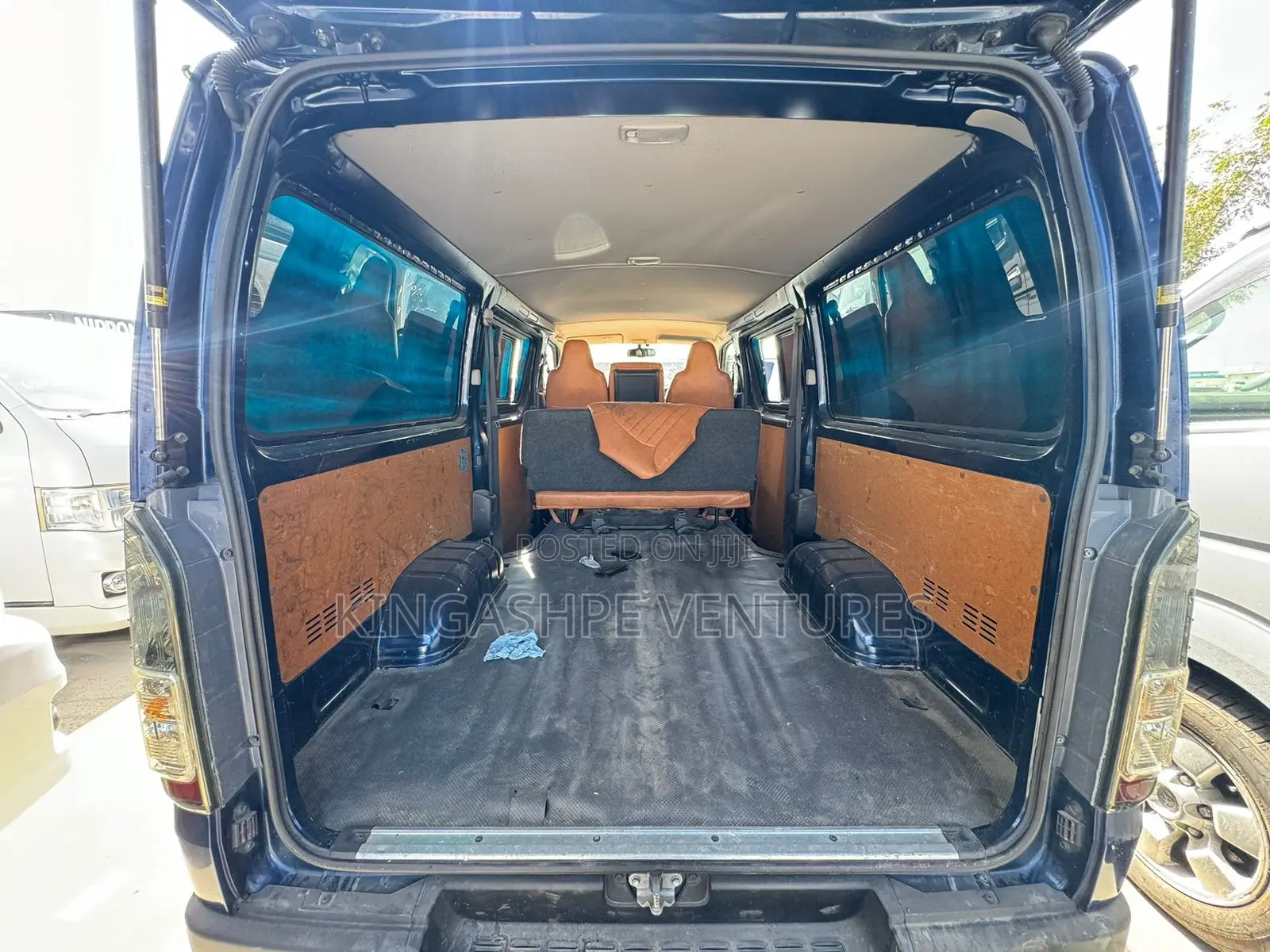 Toyota HiAce 2017 Blue