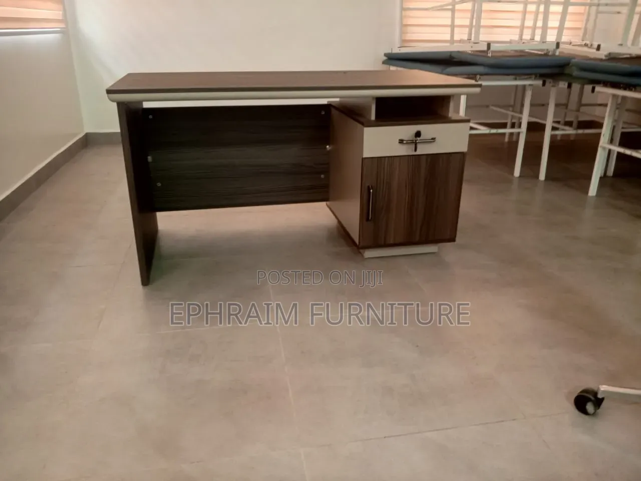 Single Desk for Office