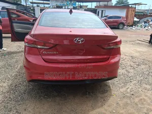 Hyundai Elantra 2018 Red