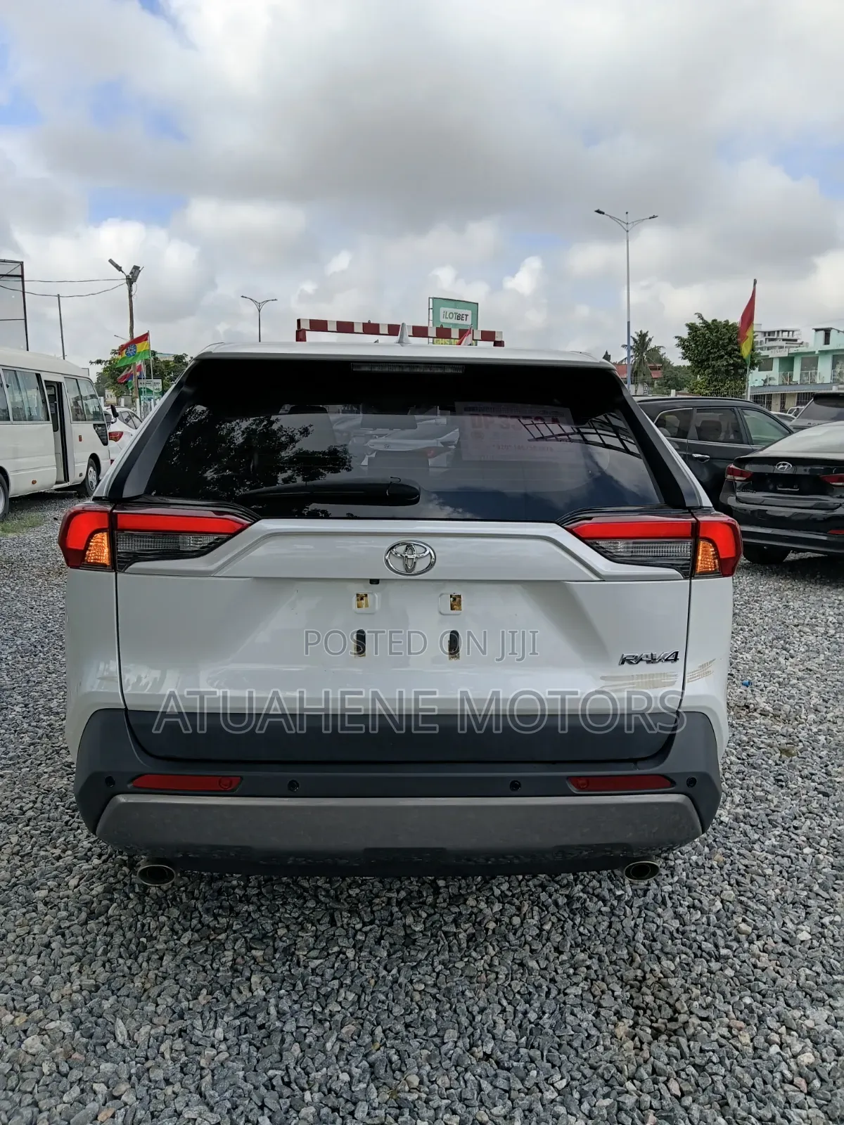 Toyota RAV4 2022 White