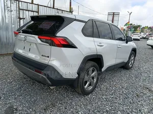 Toyota RAV4 2022 White