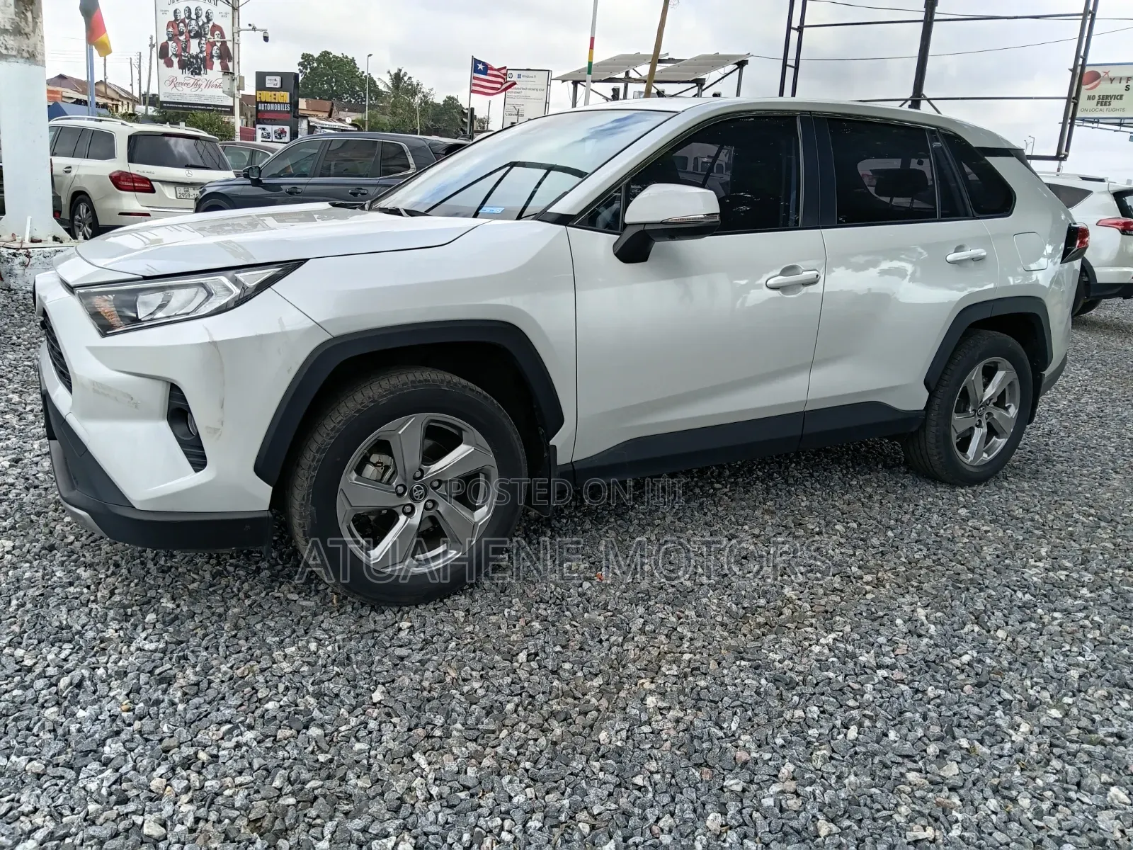 Toyota RAV4 2022 White