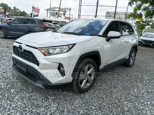 Toyota RAV4 2022 White