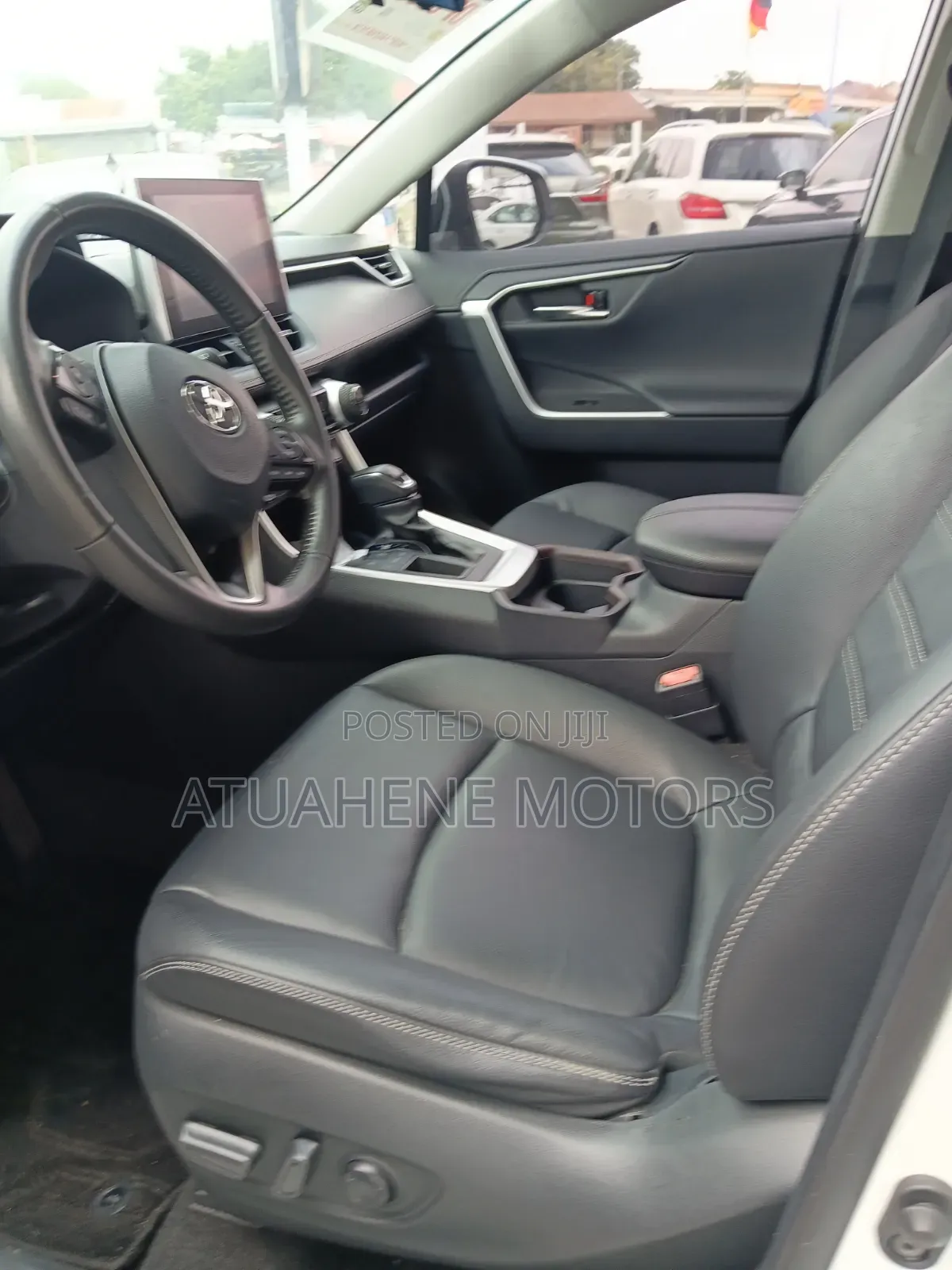 Toyota RAV4 2022 White