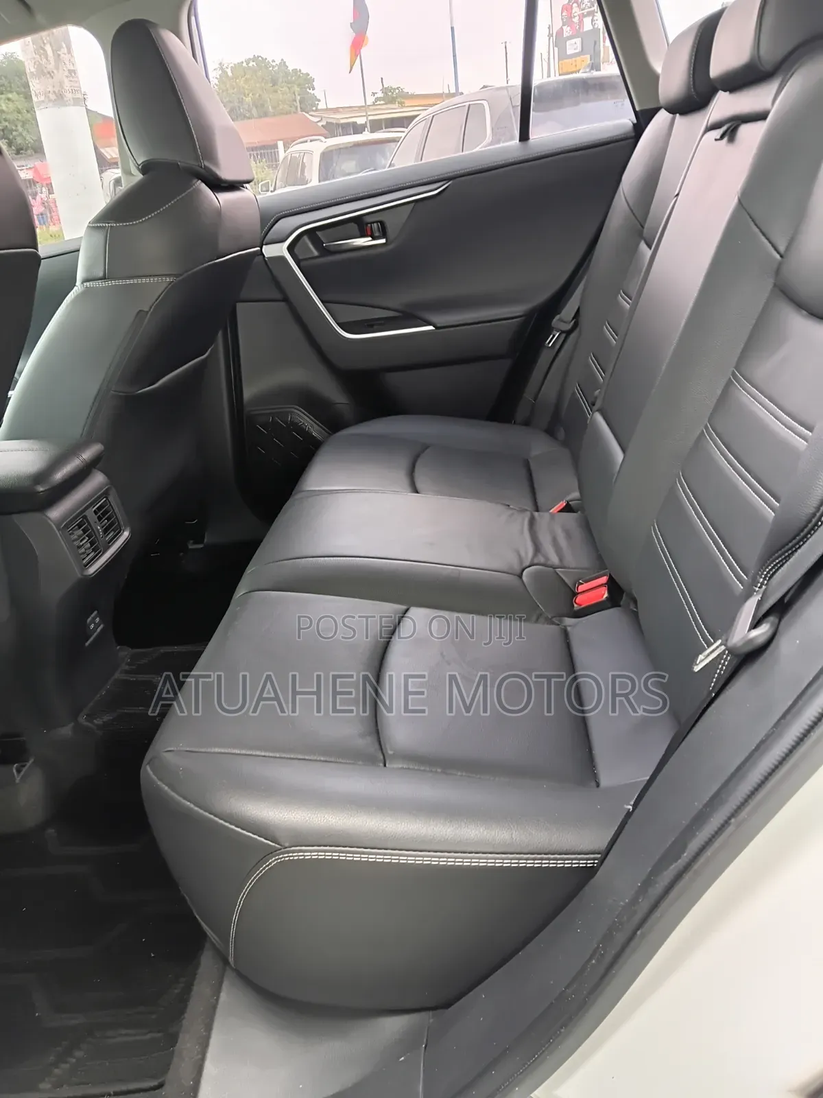 Toyota RAV4 2022 White