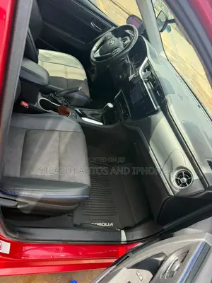 Toyota Corolla SE (1.8L 4cyl 2A) 2018 Red
