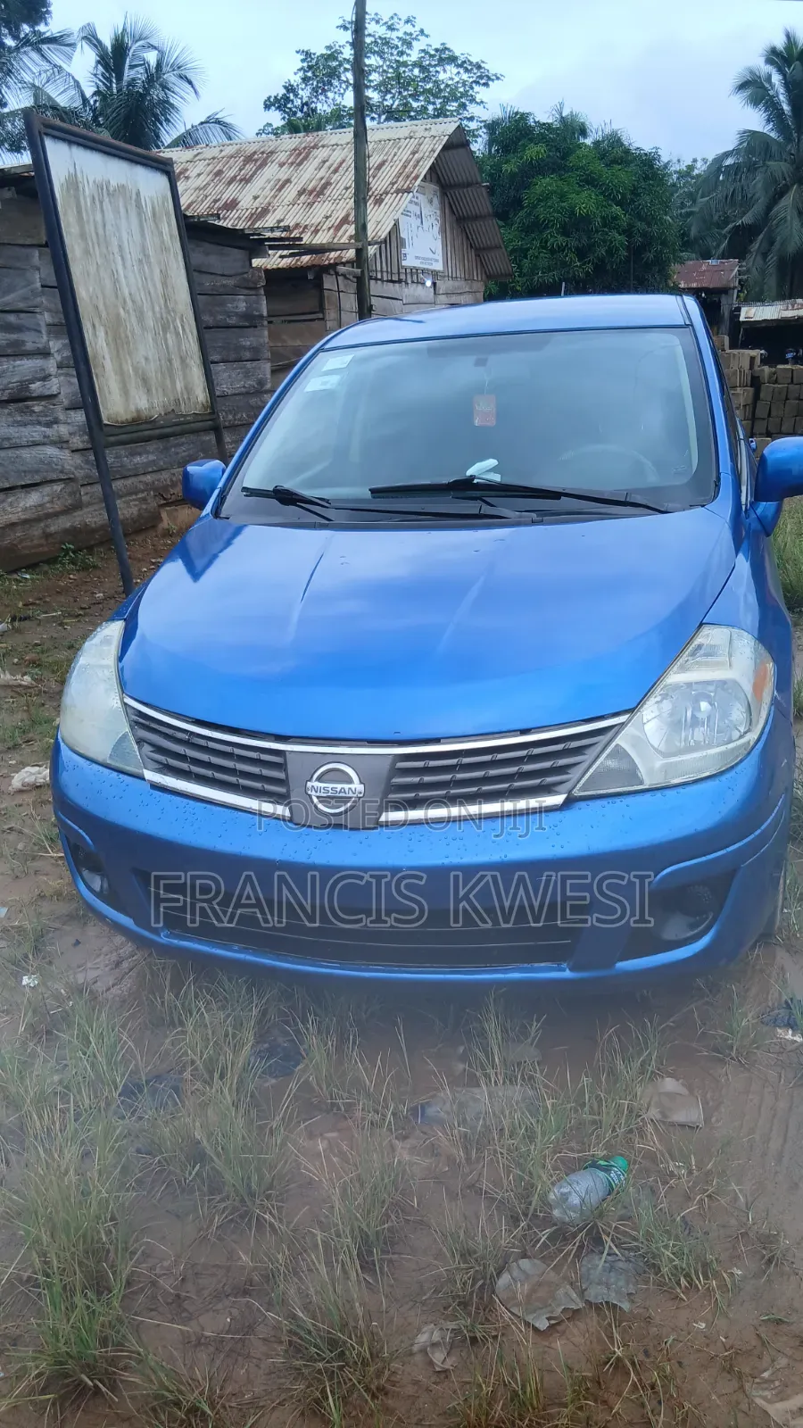 Nissan Versa 2011 Blue