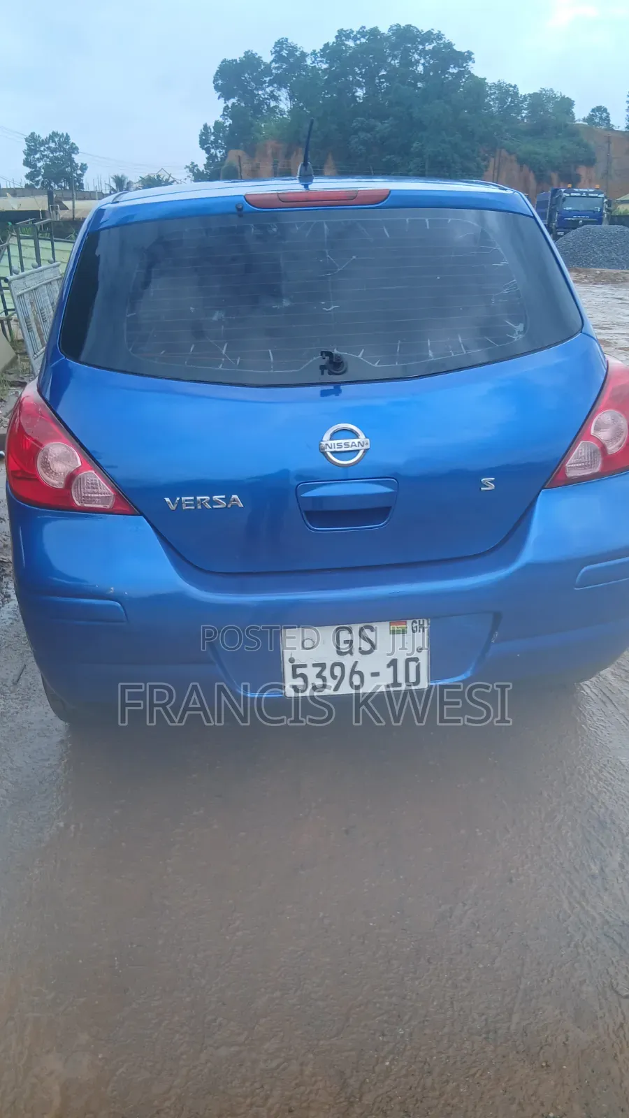 Nissan Versa 2011 Blue