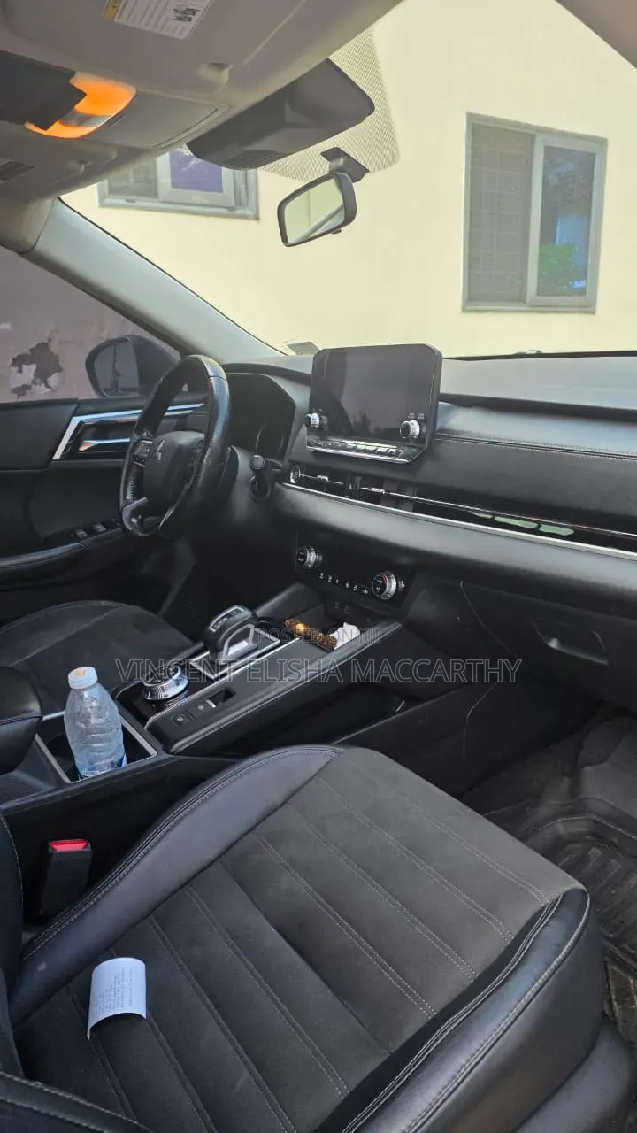Mitsubishi Outlander SE 2022 Gray