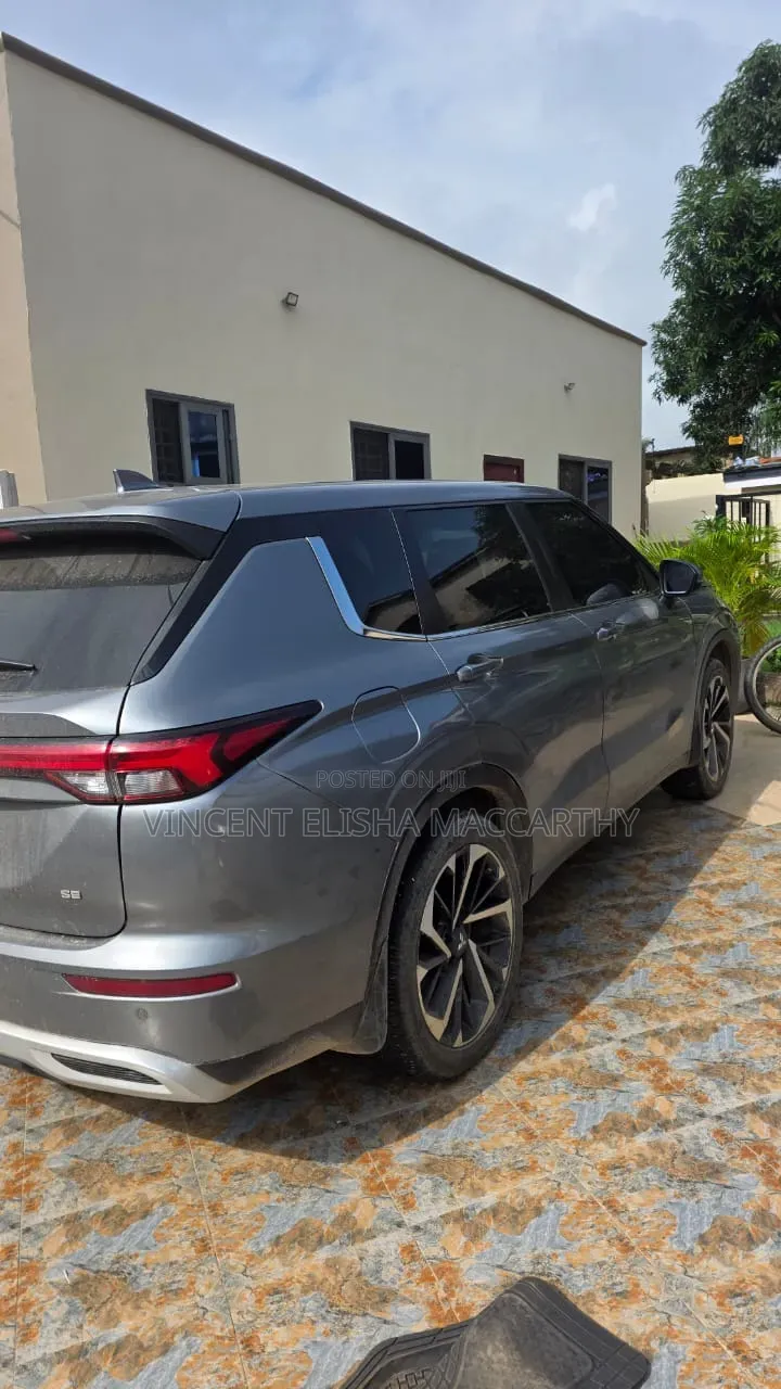 Mitsubishi Outlander SE 2022 Gray