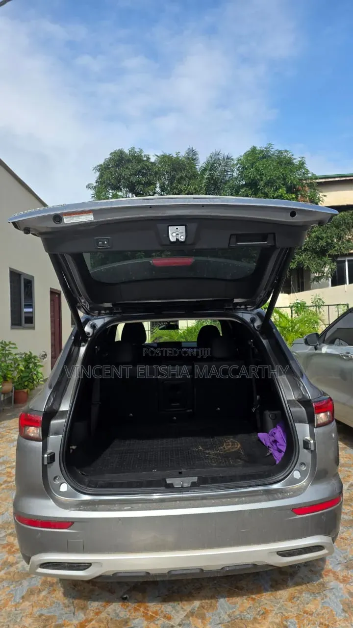 Mitsubishi Outlander SE 2022 Gray